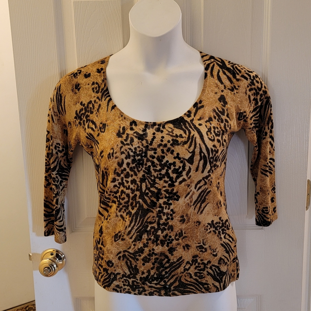 August Silk Gold and black top size S